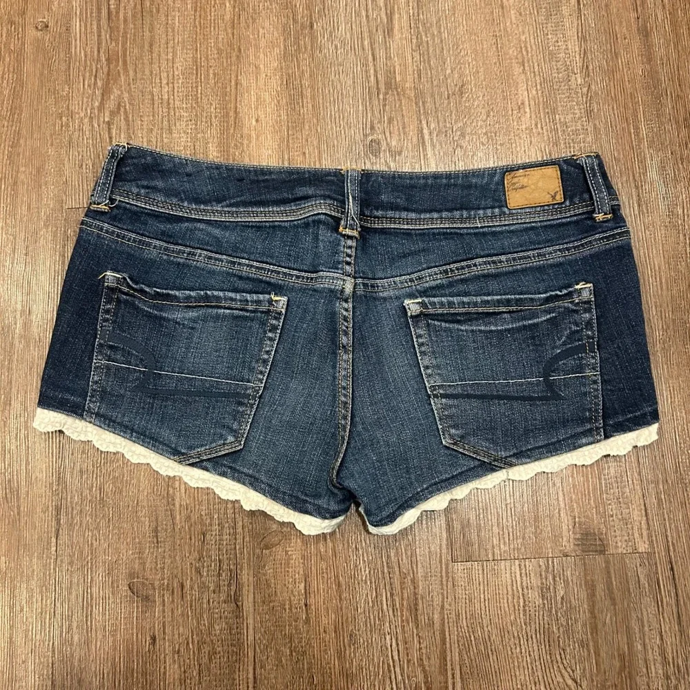 American Eagle Women Size 8 Dark Wash‎ Lace Trim Denim Jean Shorts Low Rise Y2K